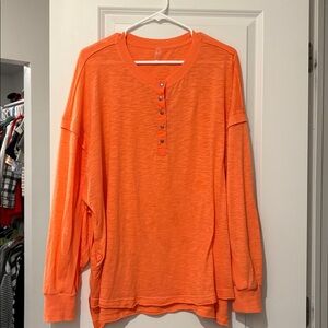 Condition: like new worn only a couple of times 
Free People Long Sleeve Tee